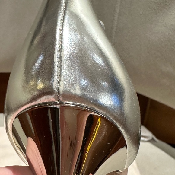 New Authentic Jimmy Choo Pink/Nude pointy Heel with silver back - Picture 6 of 8